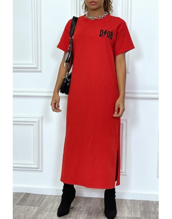 Robe longue rouge manches courtes, écriture"D/or", avec fentes