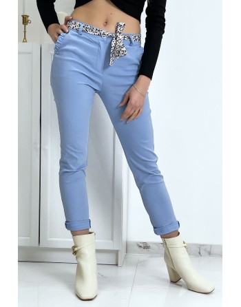 Pantalon strech bleu avec poches froufrou et ceinture - 7