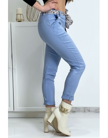 Pantalon strech bleu avec poches froufrou et ceinture - 8