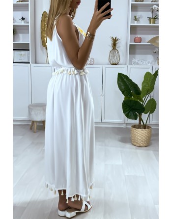 Longue robe blanche avec broderie jaune et pompon - 5
