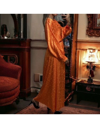 Longue robe cache coeur orange matière brillante à motif - 1