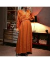 Longue robe cache coeur orange matière brillante à motif - 3