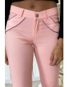 Pantalon slim rose en strech avec zip et suédine à l'avant - 3