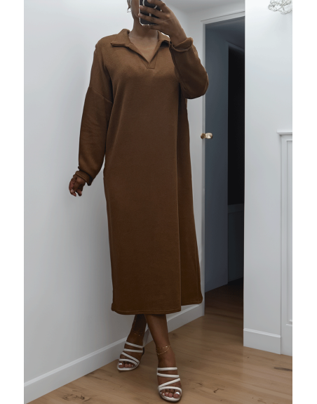 Longue robe épaisse col chemise en marron - 1