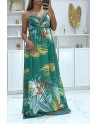 Longue robe très chic motif fleuris en fond vert - 2