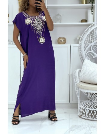 Robe djellaba violet très agréable à porter avec joli motif brodé au col ornée de strass - 1