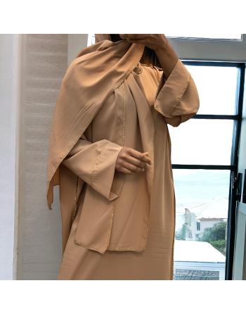 Robe abaya couleur camel en soie de medine avec foulard  intégré  - 1